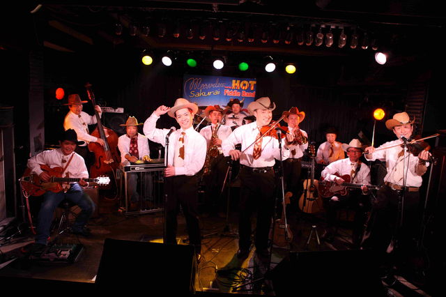 マーベラス桜井とHis Hot Fiddle Band
